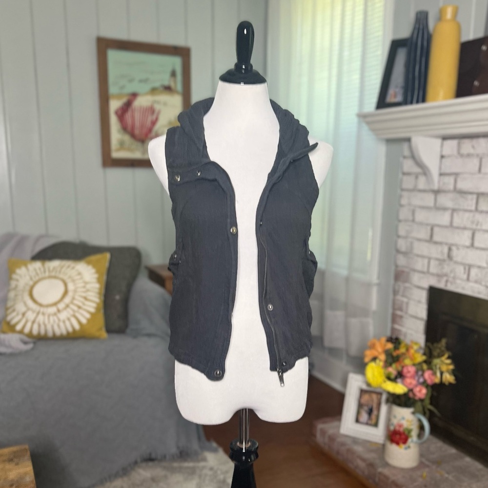 Mono Reno hood zipper button vest
